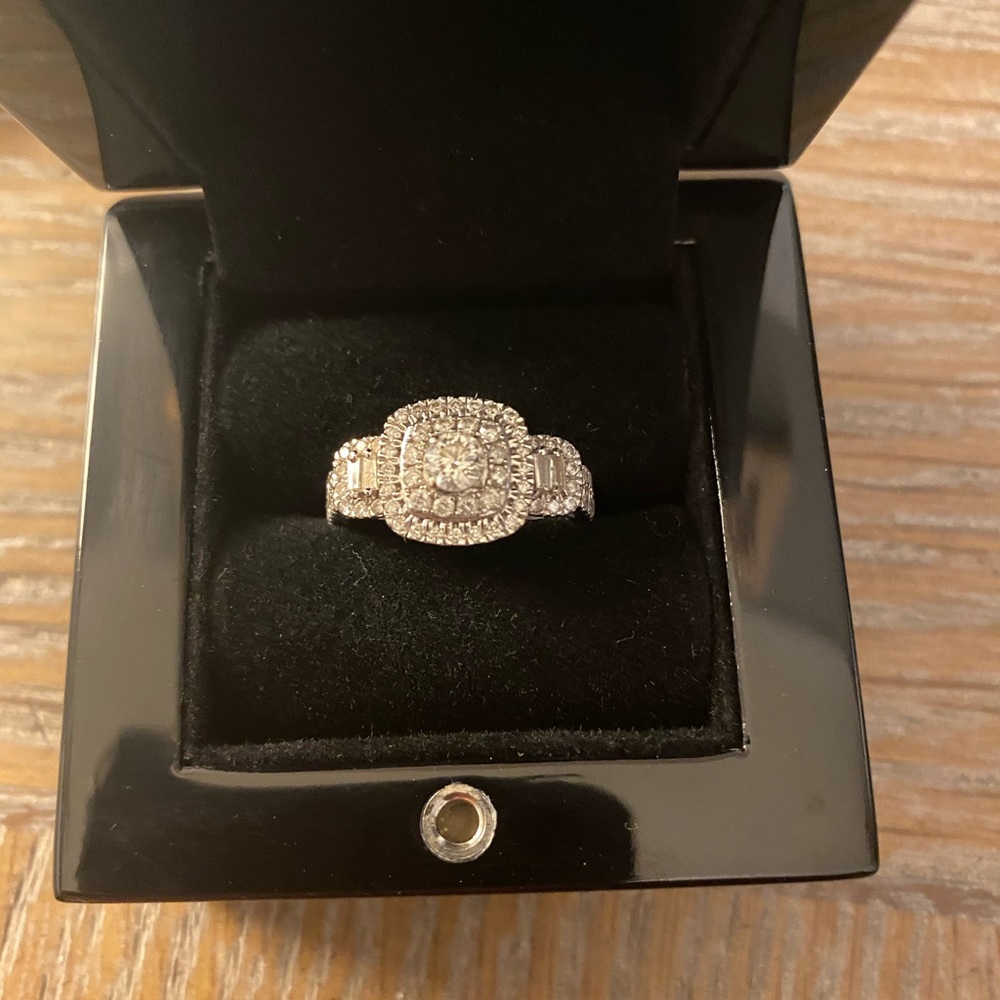 Vera Wang diamond engagement ring size 7.